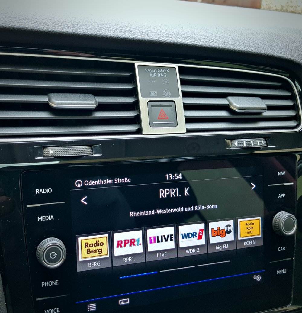 03. Zierblende Warnblinklichtschalter Aluminium