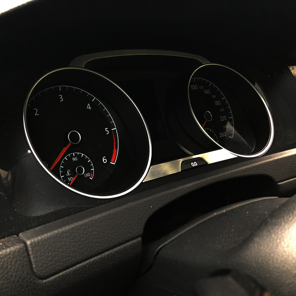 10. Zierrahmen Tacho Analog